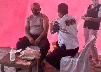 Kapolres Simalungun Ikuti Vaksinasi Sinovac Covid-19 Tahap II