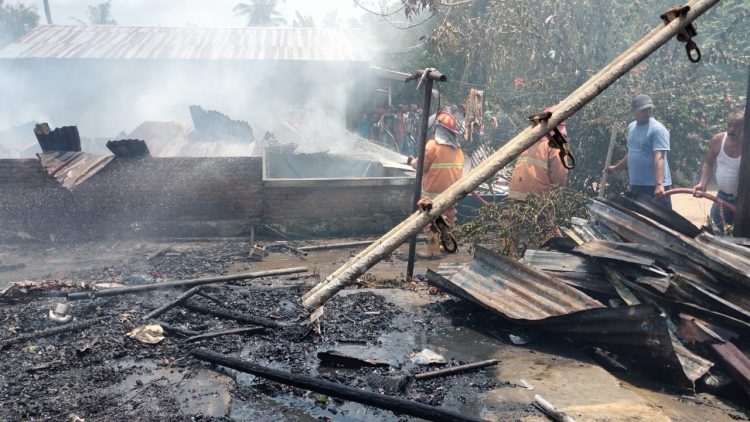 Tiga Unit Rumah Musnah Dilahap Sijago Merah di Sahkuda Bayu