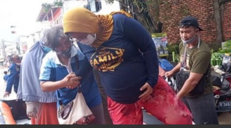 Perjuangan Seorang Ibu di Tangerang Melahirkan di Tengah Banjir