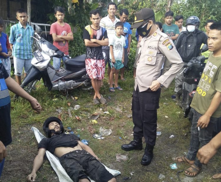 Polsek Panei Tonga Evakuasi Mayat dan Sepeda Motor Ditemukan di Aliran Sungai Kampung Baru