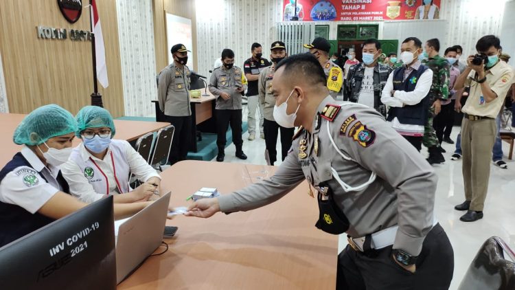 Personel Polres Simalungun Ikuti Vaksinasi Sinovac Covid-19 Tahap II
