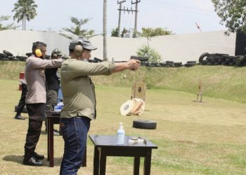 Bangun Sinergitas TNI-POLRI Gelar Latihan Menembak
