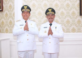 KEPALA SEKOLAH SD DIPAKSA BELI GAMBAR BUPATI DAN WAKIL SEHARGA RP 350.000,-/PASANG