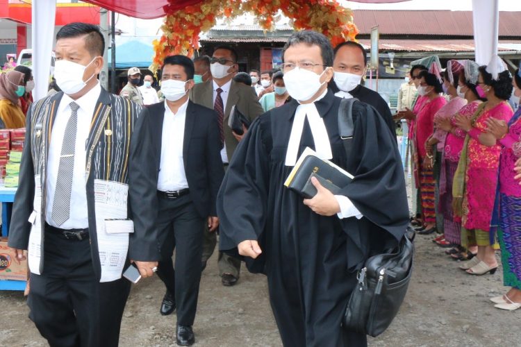 Pemkab Dan Masyarakat Laksanakan Perayaan Natal Bersama