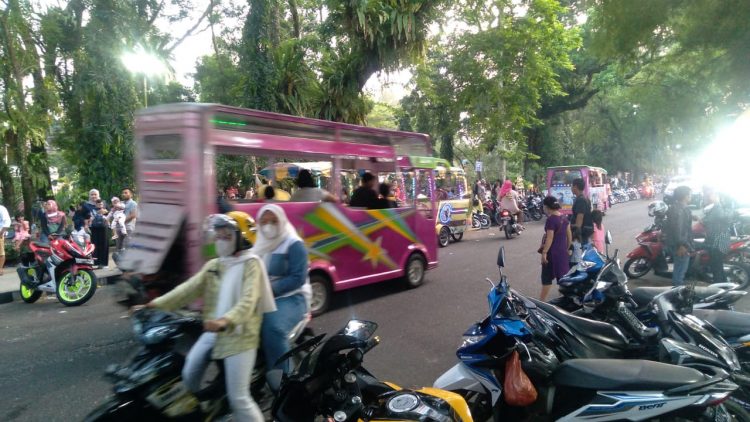 Ribuan Warga Siantar Padati Taman Bunga