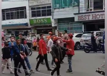 Aksi Demo Di Siantar 11 April 2022 : membuat jalan macet