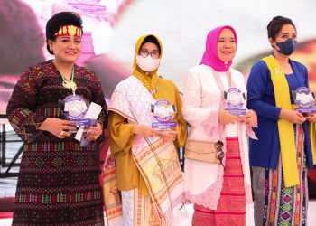 WALIKOTA SIANTAR IKUTI GEBYAR KEBAYA NUSANTARA SUMUT DI MEDAN