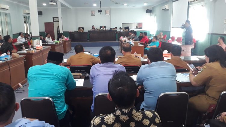 DPRD HENTIKAN PEMBANGUNAN MALL DAN TINJAU ULANG PENGUKUHAN DIREKTUR TIRTA ULI