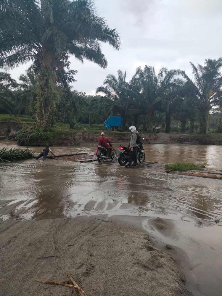 EMPAT TAHUN JEMBATAN PUTUS,  PEMKAB ASAHAN TAK PERDULI