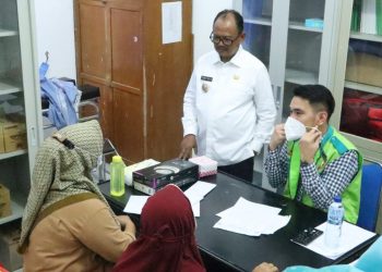WABUP SIMALUNGUN TINJAU PENGOBATAN GRATIS DI SERBELAWAN