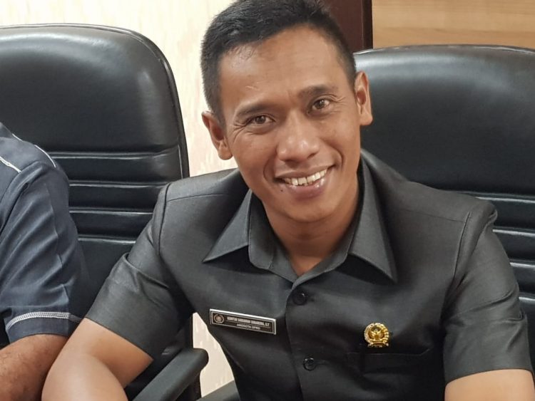 KETUA DPRD HUMBAHAS LAPORKAN BUPATI KE KEJATISU, ANGGOTA DPRD GUNTUR SIMAMORA MERADANG
