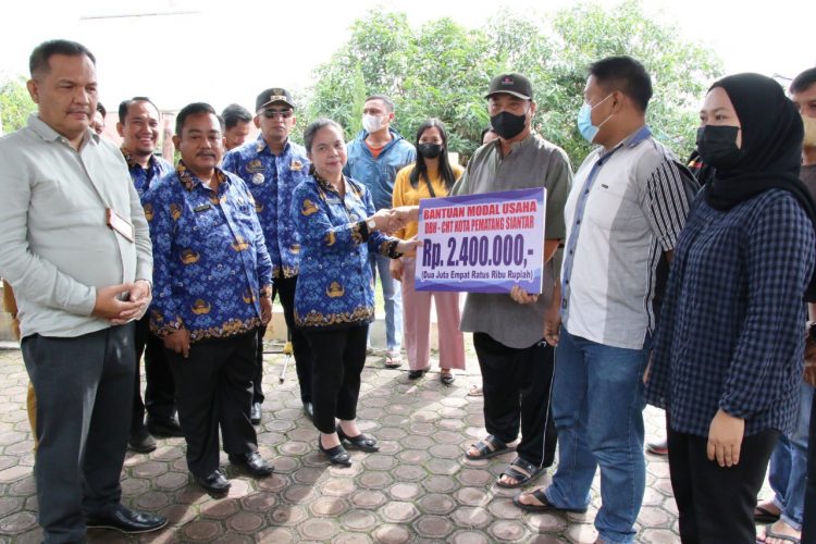 416 BURUH PABRIK ROKOK DI SIANTAR TERIMA BANTUAN MODAL USAHA