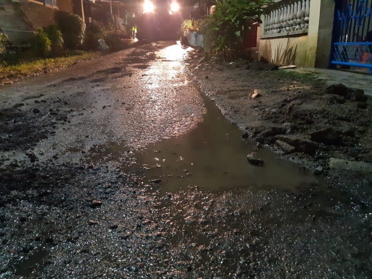 Pengaspalan Hotmix Ditengah Hujan Di Kota Siantar