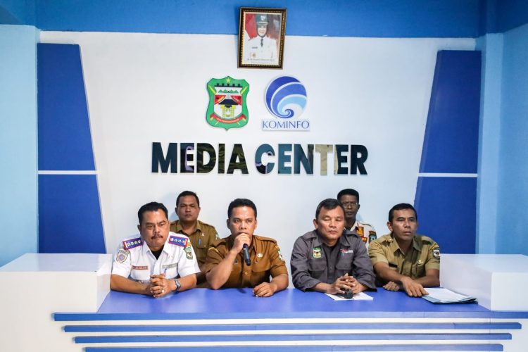 PEMBUBARAN BAZAR IMLEK DI PEMATANG SIANTAR KARENA TIDAK ADA IZIN