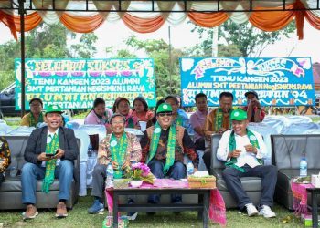 RADIAPOH SINAGA, BUPATI SIMALUNGUN BERNOSTALGIA DI SMK PERTANIAN PEMATANG RAYA.
