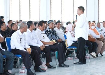 PEMBEKALAN PANGULU TERPILIH: BUPATI SIMALUNGUN BERJANJI, JAGA PANGULU JIKA ADA PERSOALAN.