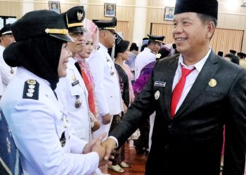 BUPATI SIMALUNGUN LANTIK 12 CAMAT, 16 KEPALA UPTD PUSKESMAS DAN 86 ADM DAN PENGAWAS