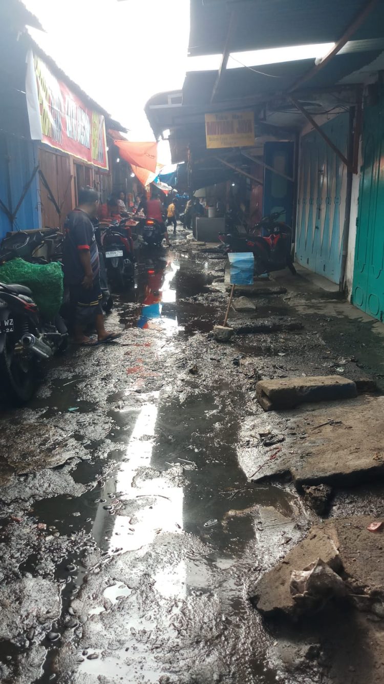 PASAR DWIKORA KUMUH BAK KUBANGAN KERBO, PERUSDA PASAR KELELEP